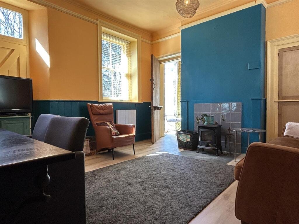 Former station master’s house with trains still stopping outside is for sale at £395,000, offering a four bed home with annexe and a front row seat to rail life.