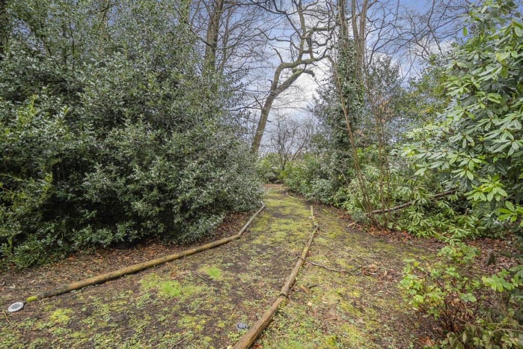 Lavish seven-bedroom Leeds mansion linked to a Premier League star hits market for £3.5m, boasting pool, cinema, sunken lounge and high-tech luxury living.