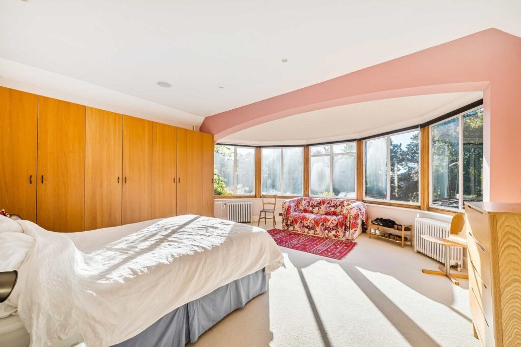 Historic five bedroom arts and crafts home once owned by wartime PM Herbert Asquith and linked to the Shackleton family goes on sale for £2m in Hampshire.