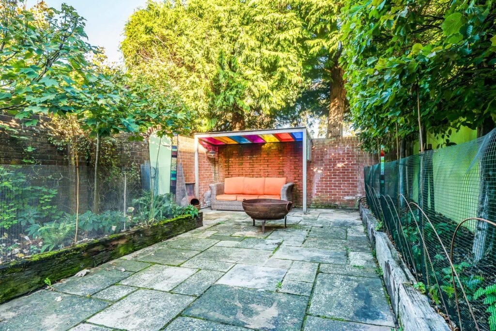 Historic five bedroom arts and crafts home once owned by wartime PM Herbert Asquith and linked to the Shackleton family goes on sale for £2m in Hampshire.