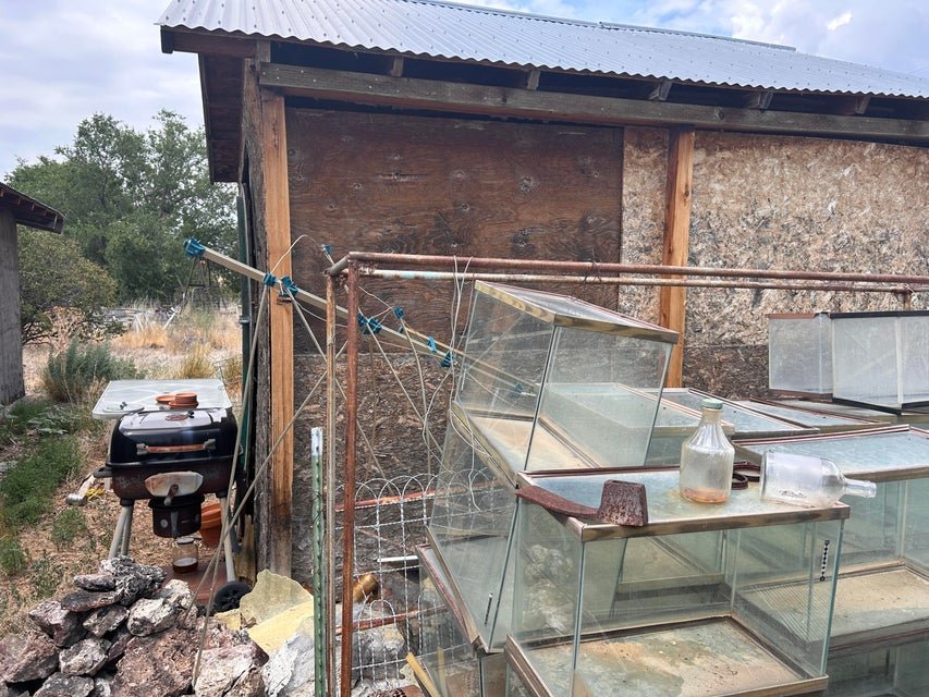 A remote “prepper’s paradise” packed with survival gear is up for £186,000, offering a fortified bunker-style home on 25 acres ready for life off the grid.