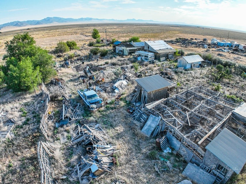 A remote “prepper’s paradise” packed with survival gear is up for £186,000, offering a fortified bunker-style home on 25 acres ready for life off the grid.