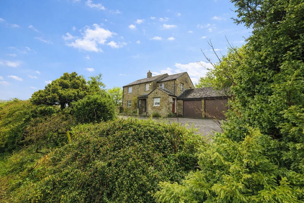 Four bedroom home in the Yorkshire Dales village of Aysgarth where houses sell for up to £750,000 heads to auction with a bargain guide price of just £19,000.
