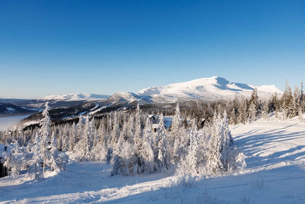A stunning five-bed ski lodge once owned by football legend Zlatan Ibrahimovic is on sale for £2.45m, boasting panoramic mountain views, a sauna, spa and luxury features.