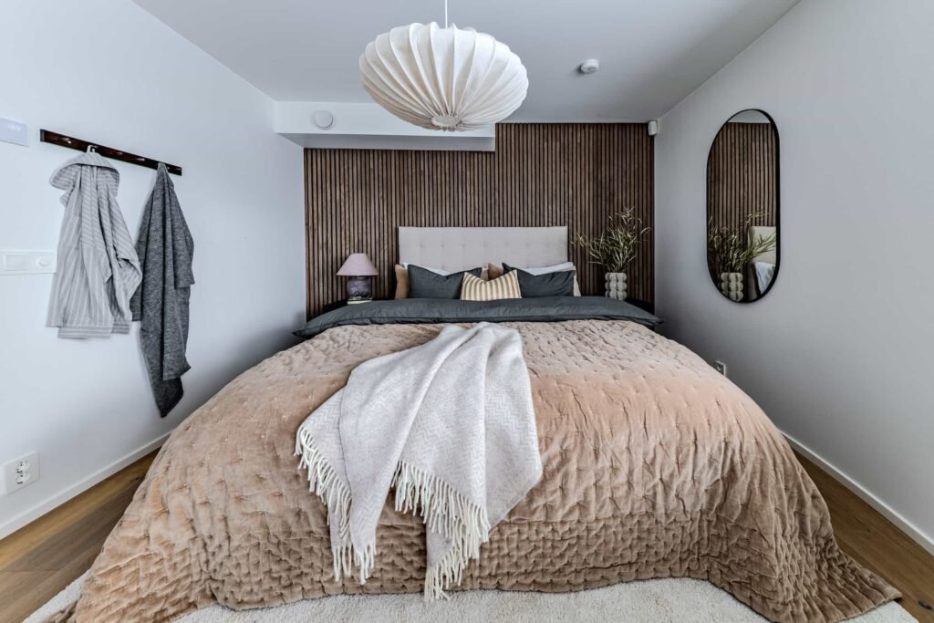 A stunning five-bed ski lodge once owned by football legend Zlatan Ibrahimovic is on sale for £2.45m, boasting panoramic mountain views, a sauna, spa and luxury features.