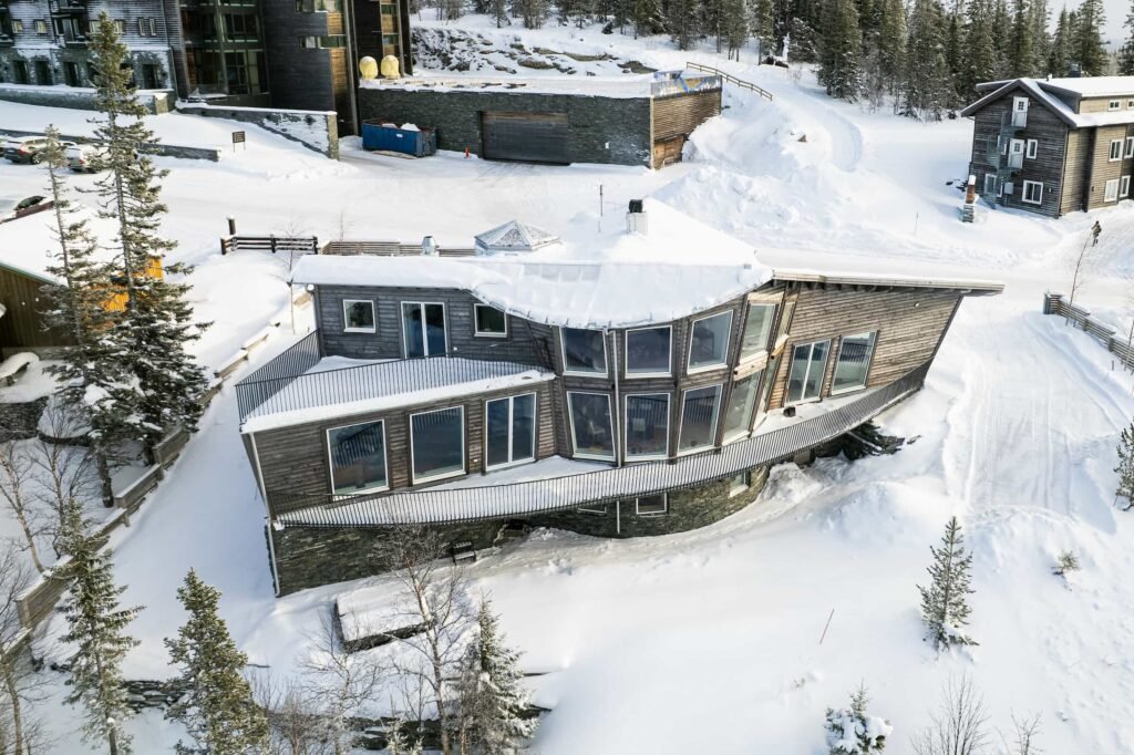 A stunning five-bed ski lodge once owned by football legend Zlatan Ibrahimovic is on sale for £2.45m, boasting panoramic mountain views, a sauna, spa and luxury features.