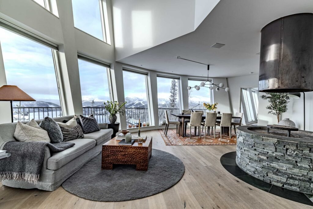 A stunning five-bed ski lodge once owned by football legend Zlatan Ibrahimovic is on sale for £2.45m, boasting panoramic mountain views, a sauna, spa and luxury features.