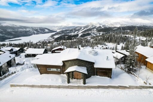 A stunning five-bed ski lodge once owned by football legend Zlatan Ibrahimovic is on sale for £2.45m, boasting panoramic mountain views, a sauna, spa and luxury features.