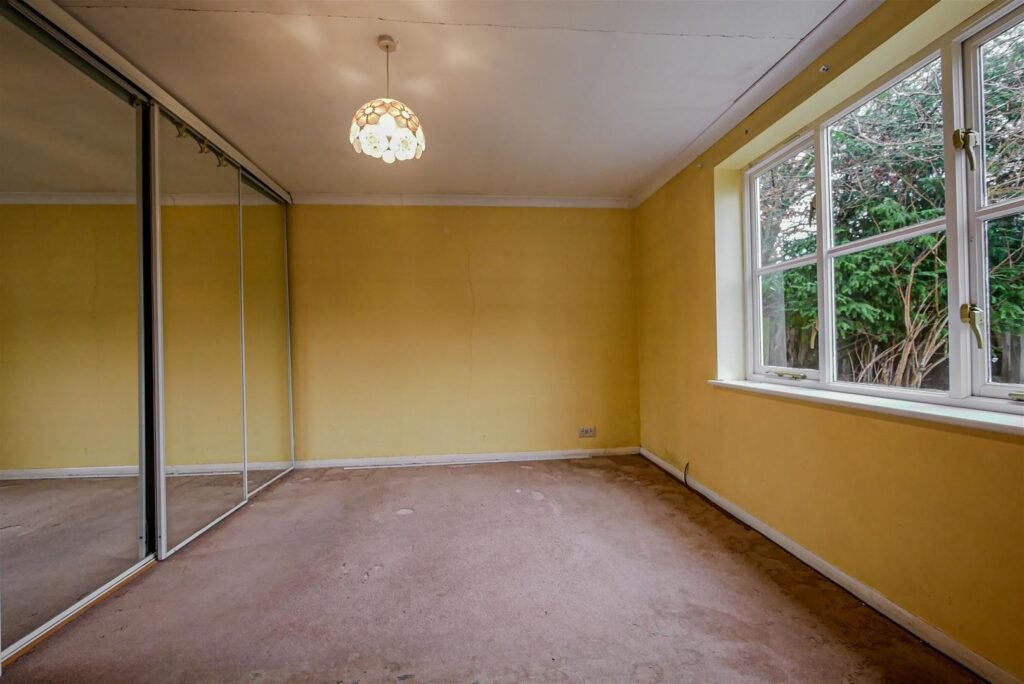 A three bedroom thatched home built in 1286 during King Edward II reign is on sale for £700,000, offering buyers a rare chance to own medieval A three bedroom thatched home built in 1286 during King Edward II reign is on sale for £700,000, offering buyers a rare chance to own medieval history.history.