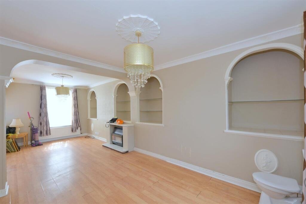 A three-bedroom Shrewsbury home listed for £260,000 has left buyers baffled after photos revealed a toilet and hand basin sitting openly in the corner of the dining room.