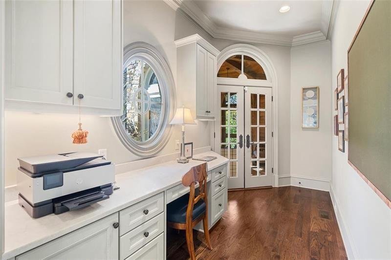 Hollywood star Josh Brolin lists his luxury Georgia mansion for nearly $5 million after transforming the secluded Sandy Springs estate into A-list hideaway for stars.