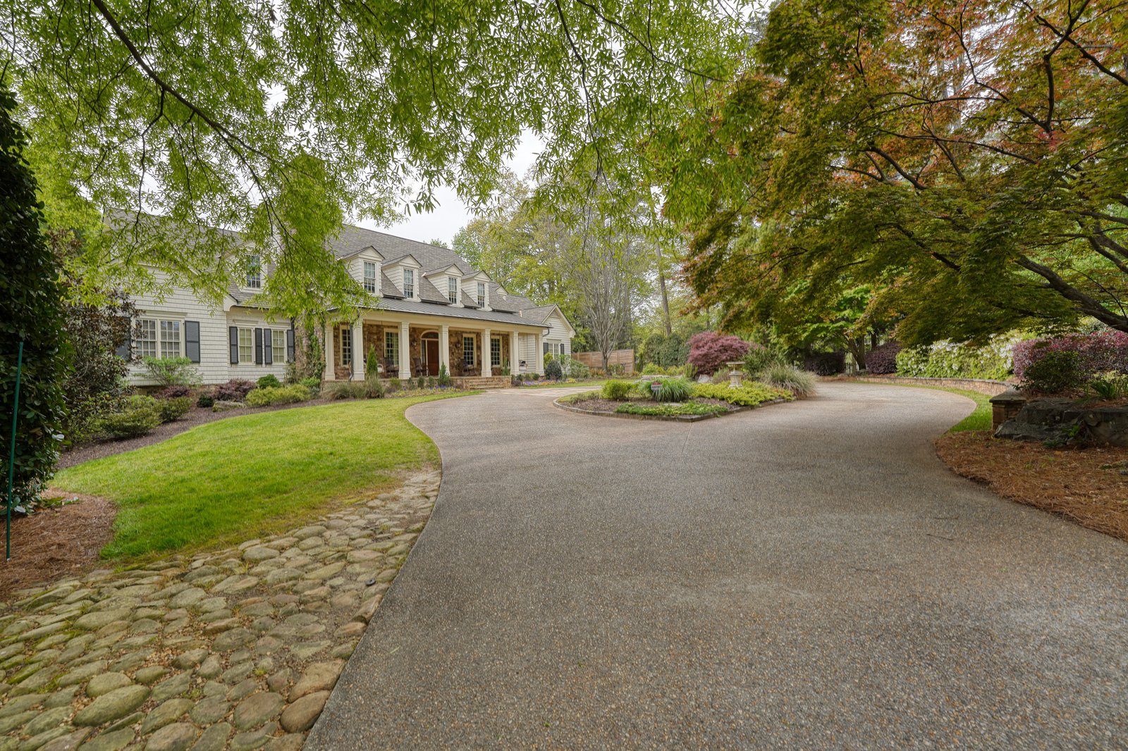 Hollywood star Josh Brolin lists his luxury Georgia mansion for nearly $5 million after transforming the secluded Sandy Springs estate into A-list hideaway for stars.
