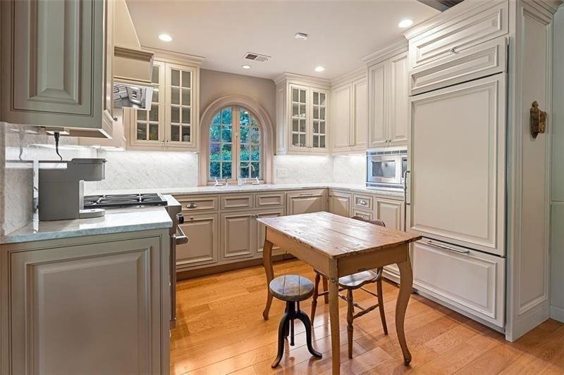 Hollywood star Josh Brolin lists his luxury Georgia mansion for nearly $5 million after transforming the secluded Sandy Springs estate into A-list hideaway for stars.