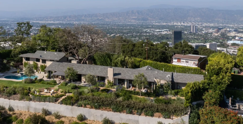 Chris Evans has slashed over £500,000 off his Hollywood Hills mansion after struggling to find a buyer - the Captain America star trained there for the superhero role.
