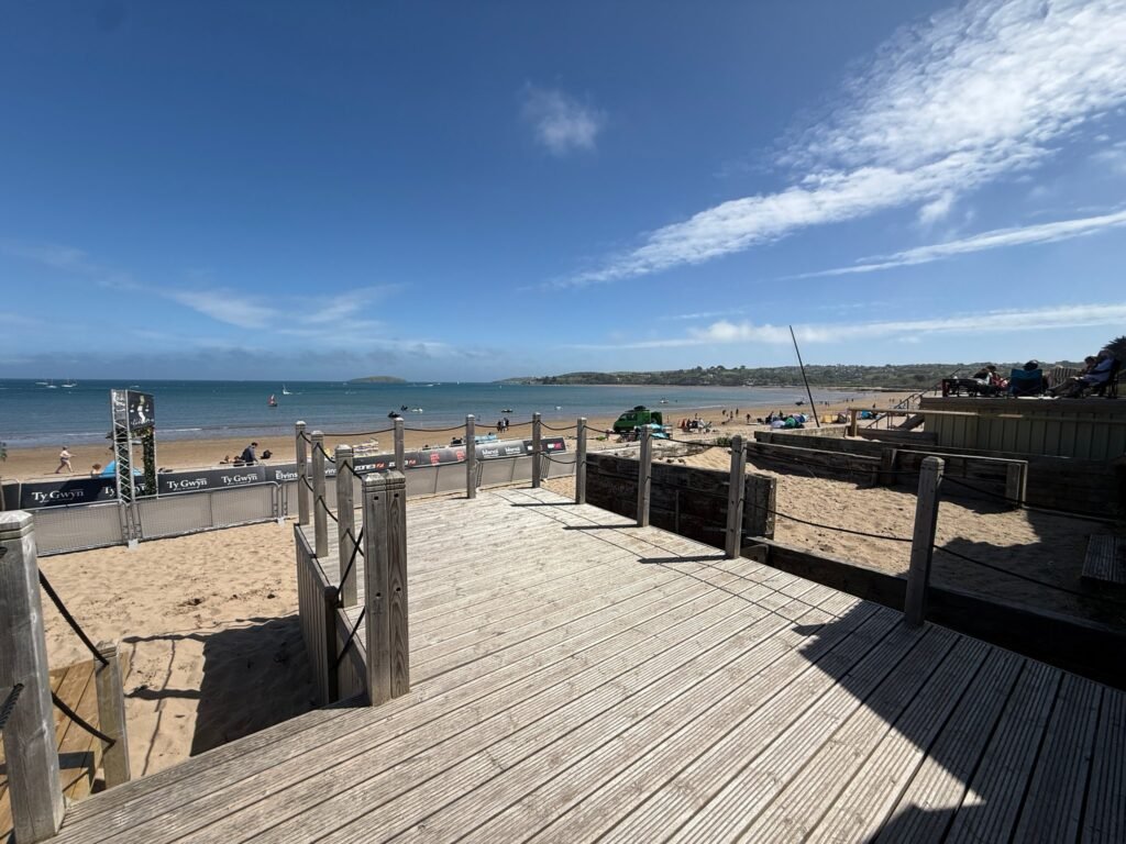 A basic beach hut with no power or running water has gone on sale for £200,000 in Wales - nearly the same price as the average semi-detached home, leaving buyers stunned.