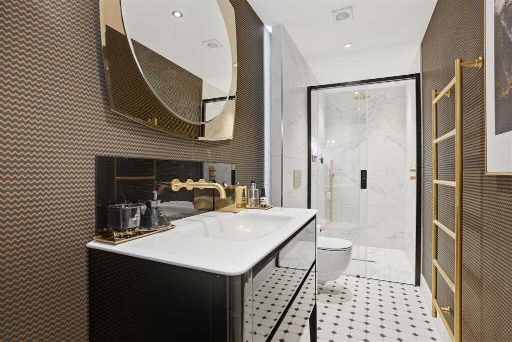 A Victorian flat on the market for £500,000 in Scotland comes with a rather unusual feature - a downstairs loo that appears to double as a fully stocked wine cellar.