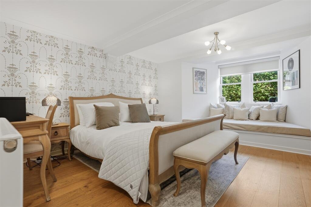 A Victorian flat on the market for £500,000 in Scotland comes with a rather unusual feature - a downstairs loo that appears to double as a fully stocked wine cellar.