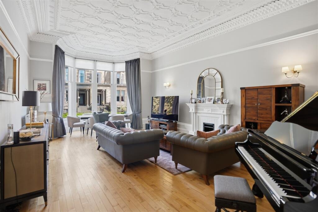 A Victorian flat on the market for £500,000 in Scotland comes with a rather unusual feature - a downstairs loo that appears to double as a fully stocked wine cellar.