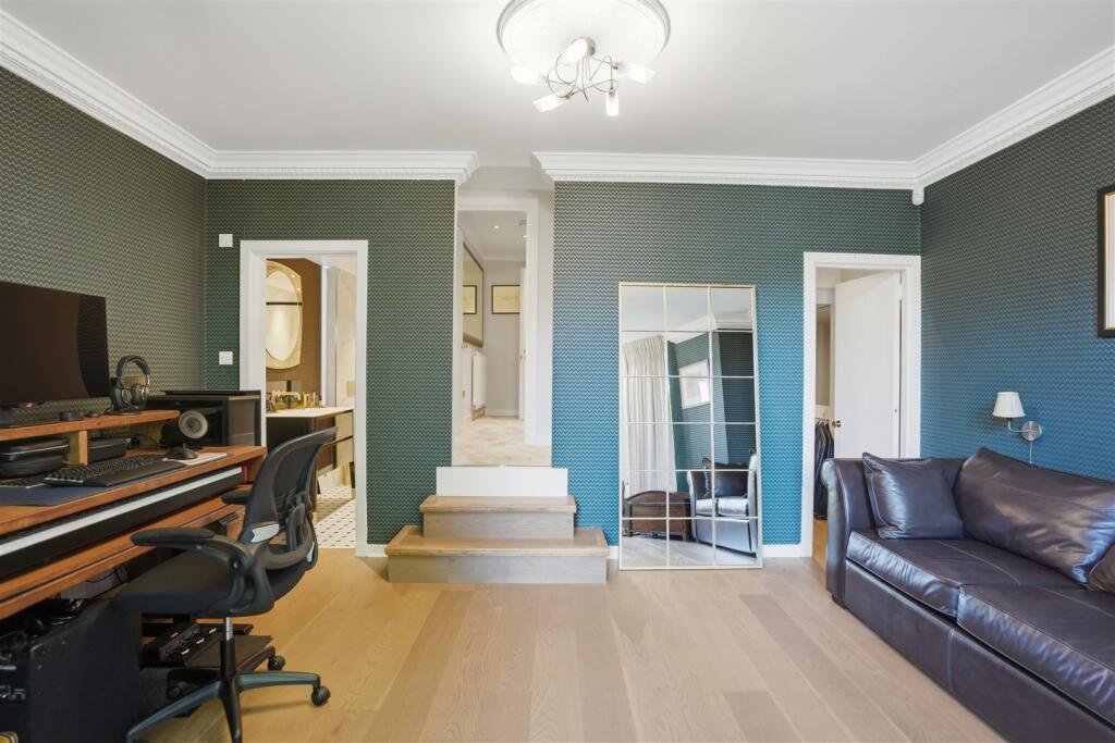 A Victorian flat on the market for £500,000 in Scotland comes with a rather unusual feature - a downstairs loo that appears to double as a fully stocked wine cellar.