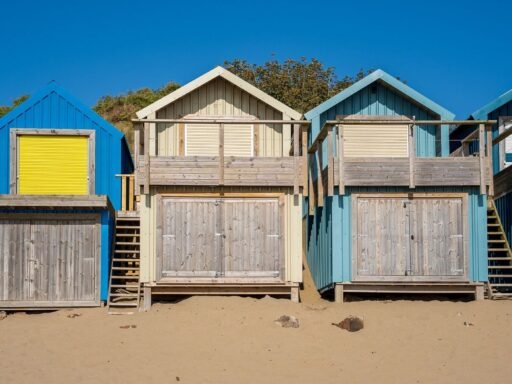 An end-of-summer beach hut has gone on sale for an eye-watering £210,000 - almost as much as the average semi-detached home in Wales, but it does have solar power.