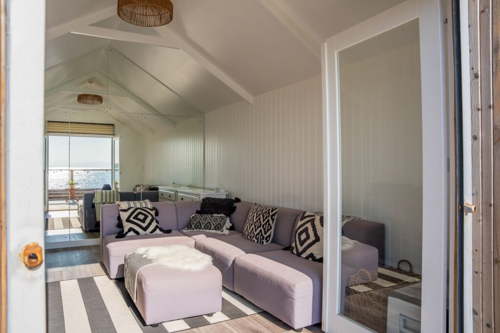 An end-of-summer beach hut has gone on sale for an eye-watering £210,000 - almost as much as the average semi-detached home in Wales, but it does have solar power.