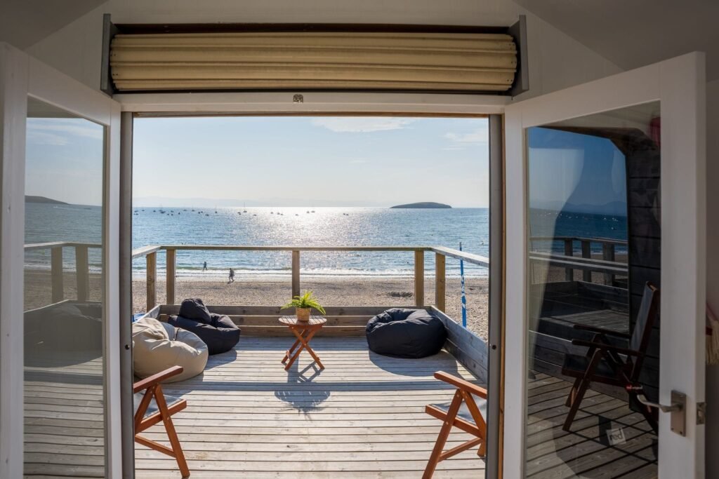 An end-of-summer beach hut has gone on sale for an eye-watering £210,000 - almost as much as the average semi-detached home in Wales, but it does have solar power.