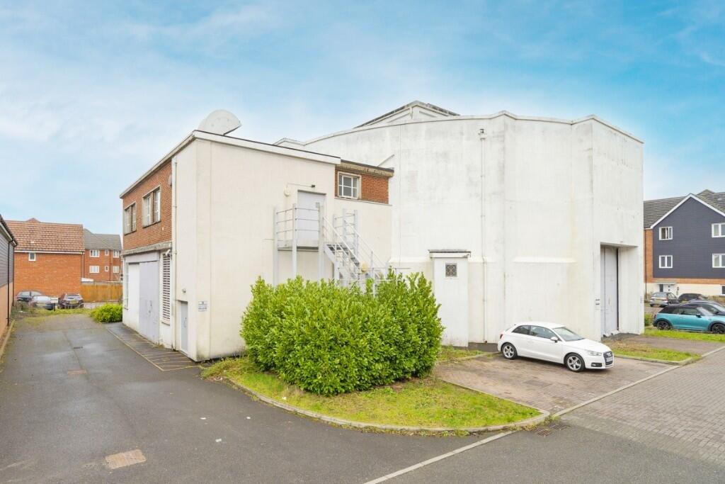 A historic RAF facility housing a colossal centrifuge that spun pilots at up to 9G - and tested Britain's first astronaut Helen Sharman - is on the market for £750,000.