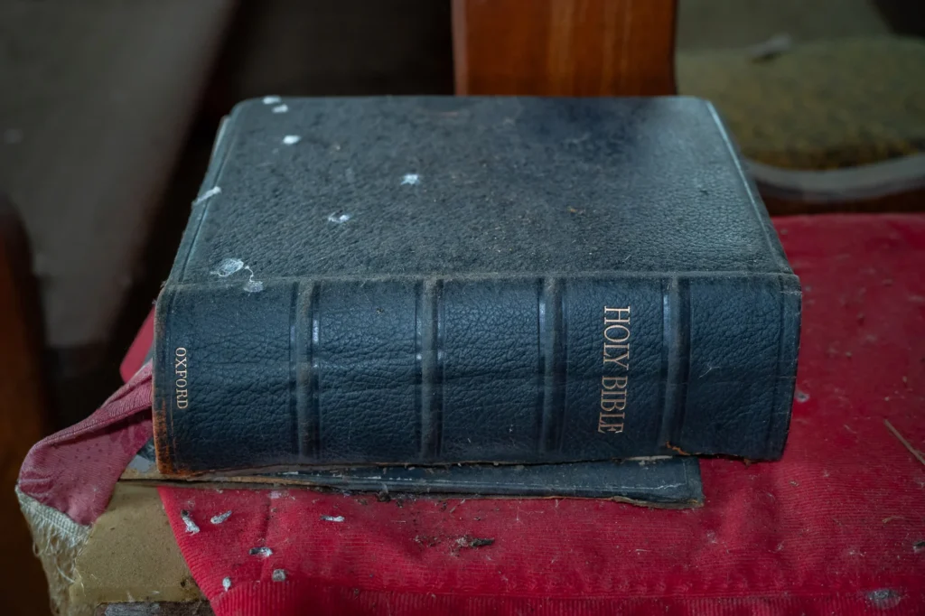 Explore the eerie ghost town of Solsgirth, Manitoba, where just three families remain. See abandoned churches, empty homes, and a settlement frozen in time since 2002.