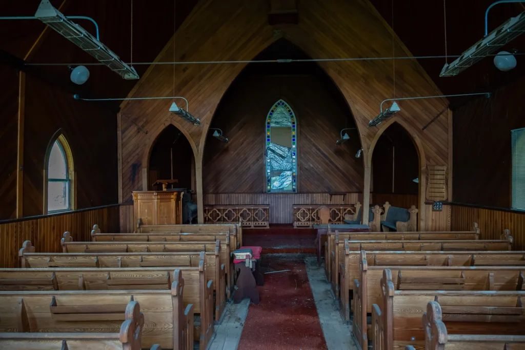 Explore the eerie ghost town of Solsgirth, Manitoba, where just three families remain. See abandoned churches, empty homes, and a settlement frozen in time since 2002.
