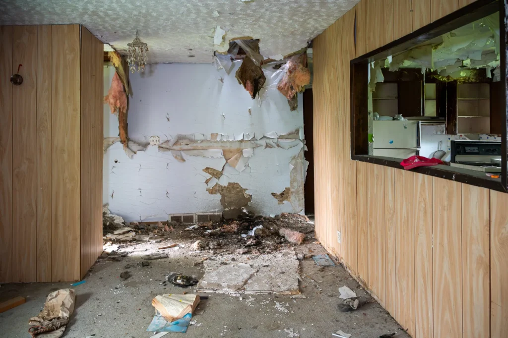 Explore the eerie ghost town of Solsgirth, Manitoba, where just three families remain. See abandoned churches, empty homes, and a settlement frozen in time since 2002.