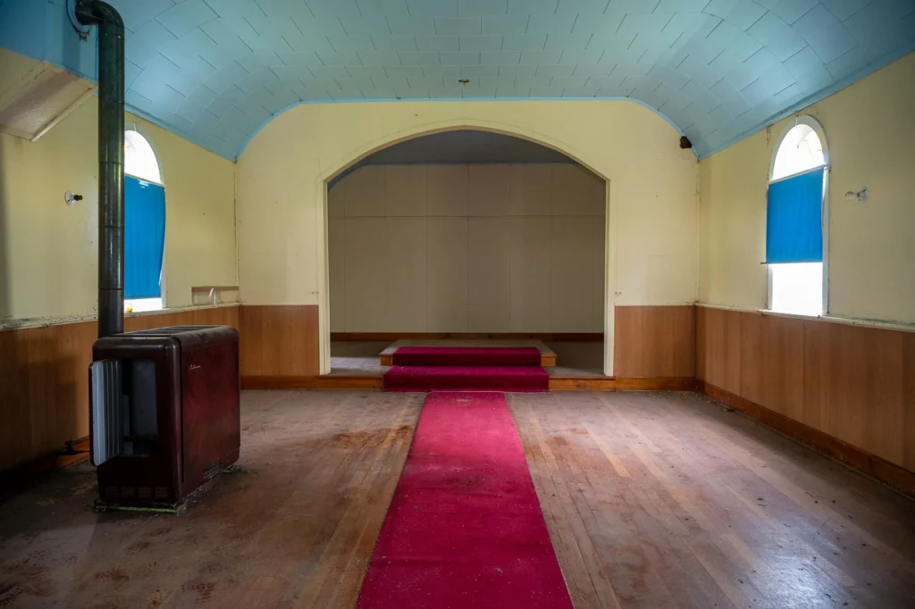 Explore the eerie ghost town of Solsgirth, Manitoba, where just three families remain. See abandoned churches, empty homes, and a settlement frozen in time since 2002.