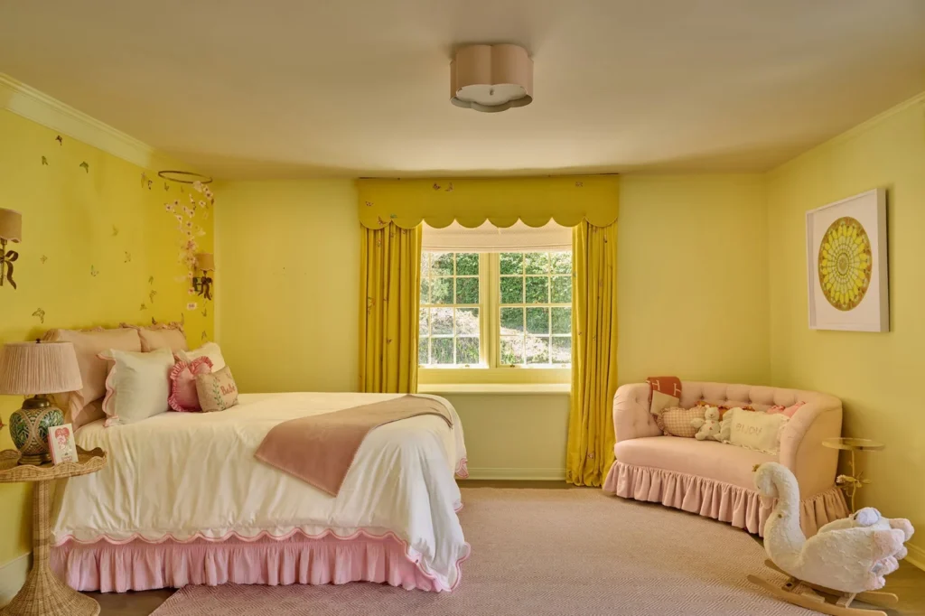 Taylor Swift's Beverly Hills mansion where she wrote the 1989 album and filmed her iconic Vogue interview has hit the market for £6 million.