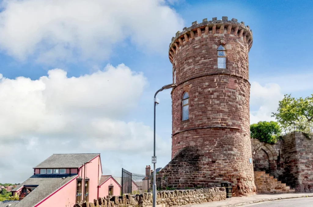 A one-bed home inside a historic folly tower with spiral staircases and a rooftop terrace is up for sale for £300,000. The Grade II-listed Gazebo Tower was built in.