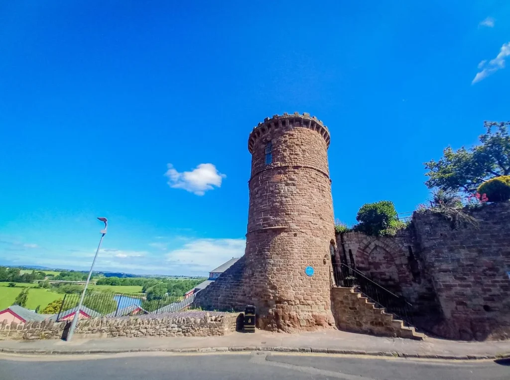 A one-bed home inside a historic folly tower with spiral staircases and a rooftop terrace is up for sale for £300,000. The Grade II-listed Gazebo Tower was built in.