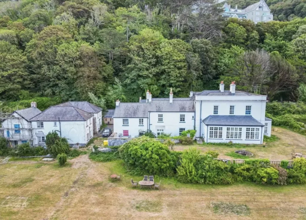 A sprawling 19-bed seaside manor with spectacular coastal views has hit the market for just £250,000 - but its new owner will have to tread unsafe areas if they want to.