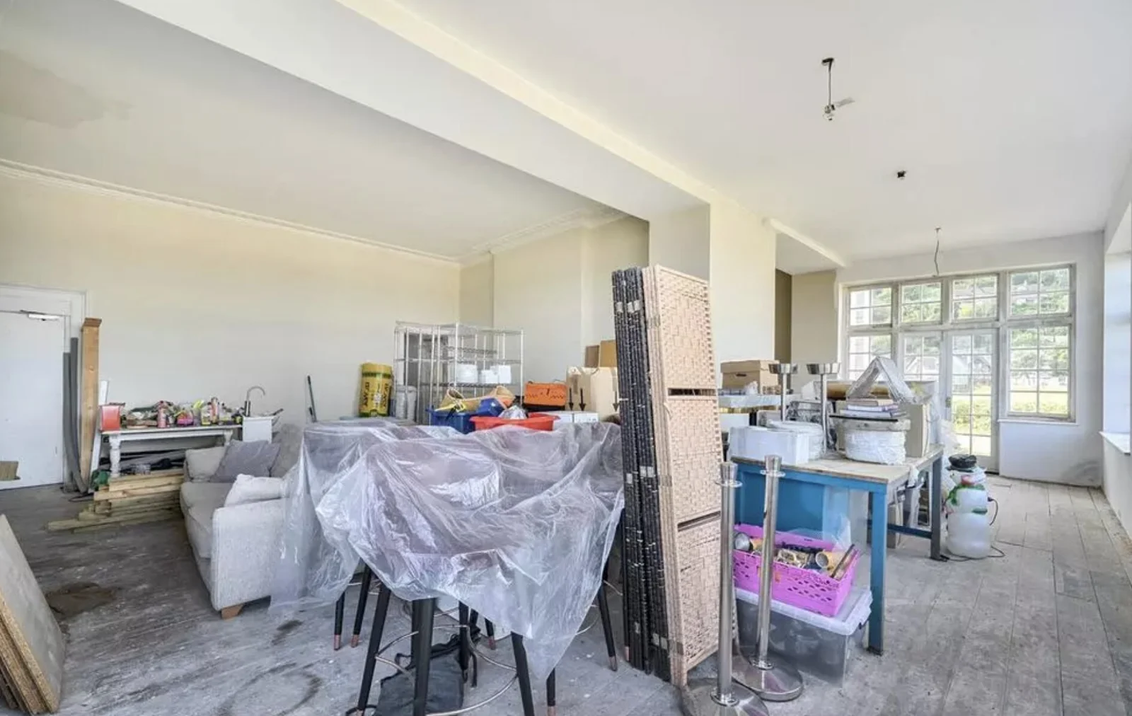 A sprawling 19-bed seaside manor with spectacular coastal views has hit the market for just £250,000 - but its new owner will have to tread unsafe areas if they want to.