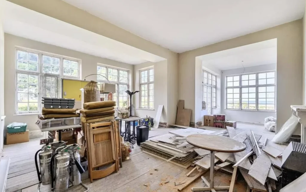 A sprawling 19-bed seaside manor with spectacular coastal views has hit the market for just £250,000 - but its new owner will have to tread unsafe areas if they want to.