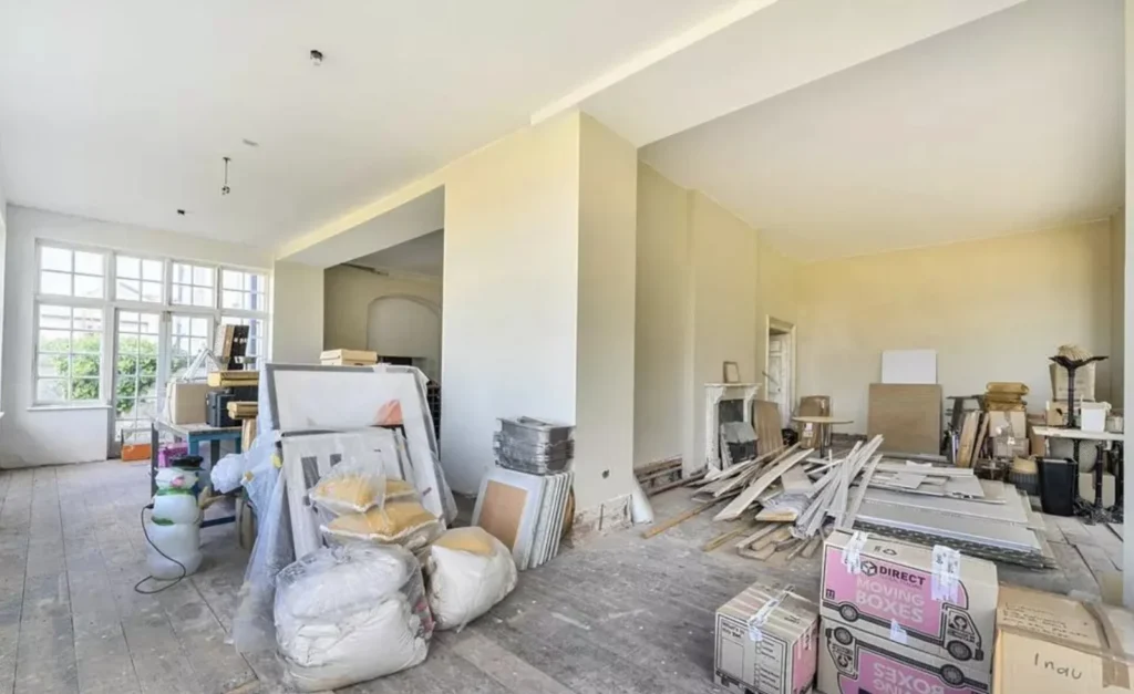A sprawling 19-bed seaside manor with spectacular coastal views has hit the market for just £250,000 - but its new owner will have to tread unsafe areas if they want to.